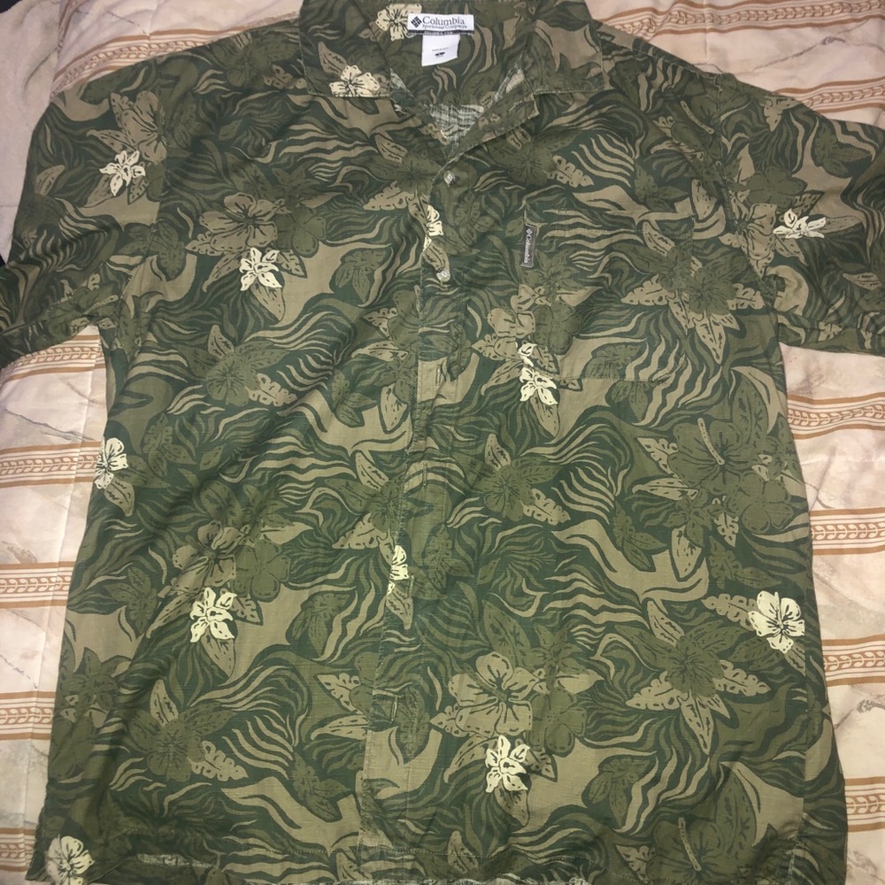 Columbia button up shirt size men's large
